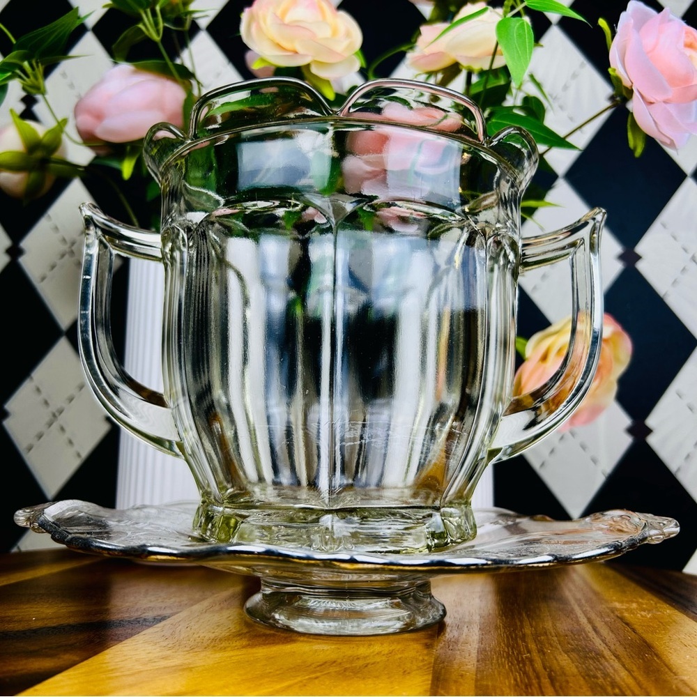 Glass Centerpiece Urn Vintage Showpiece Glass Two-Handle w/ Silver-Inlaid Plate‎